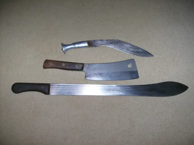 Vintage machete, cleaver, kukri, asking $80 for all 3. - Photo 2