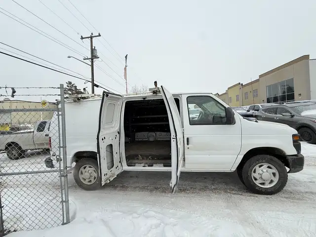 2013 Ford Econoline E-250 Cargo Van, 4.6L, V8, Clean Carfax, Mas - Photo 4