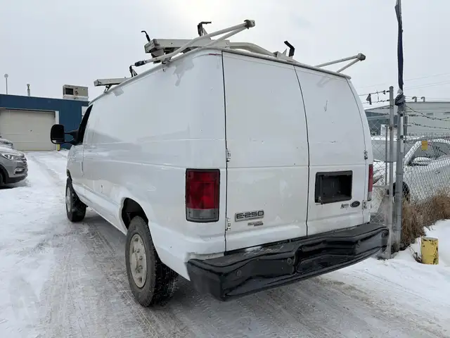 2013 Ford Econoline E-250 Cargo Van, 4.6L, V8, Clean Carfax, Mas - Photo 5
