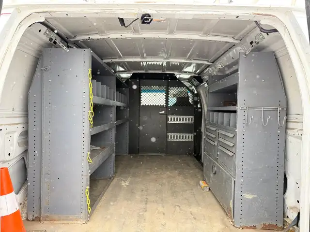 2013 Ford Econoline E-250 Cargo Van, 4.6L, V8, Clean Carfax, Mas - Photo 10
