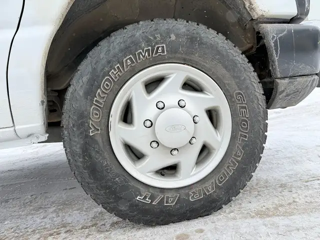 2013 Ford Econoline E-250 Cargo Van, 4.6L, V8, Clean Carfax, Mas - Photo 11