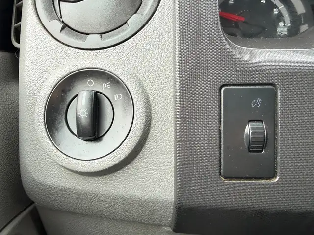 2013 Ford Econoline E-250 Cargo Van, 4.6L, V8, Clean Carfax, Mas - Photo 12