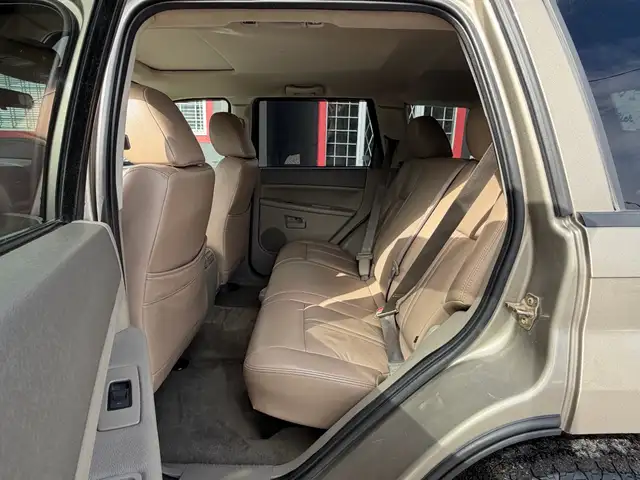 2005 Jeep Grand Cherokee 4dr Laredo| 3.7L V6 | Sunroof |Reliable - Photo 12