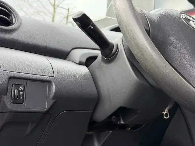 2007 Toyota Yaris 4dr Sdn Auto, Fuel Efficient | Reliable | Budg - Photo 18