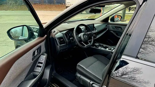2021 Nissan Rogue AWD S | NO ACCIDENTS | HEATED SEATS | LOTS OF - Photo 8