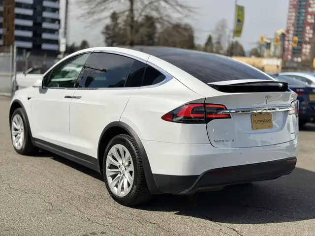 2017 Tesla Model X 100D LONG RANGE - Photo 7