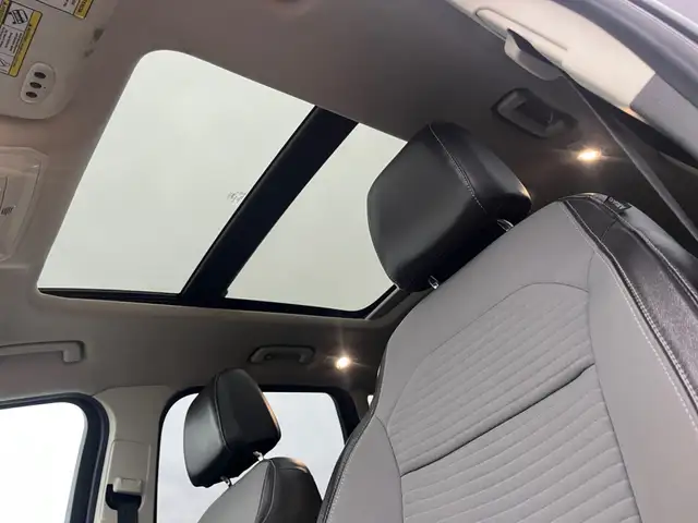 2017 Ford Escape TITANIUM | 4WD | 2.0L | CLEAN CARFAX | PANO ROO - Photo 11