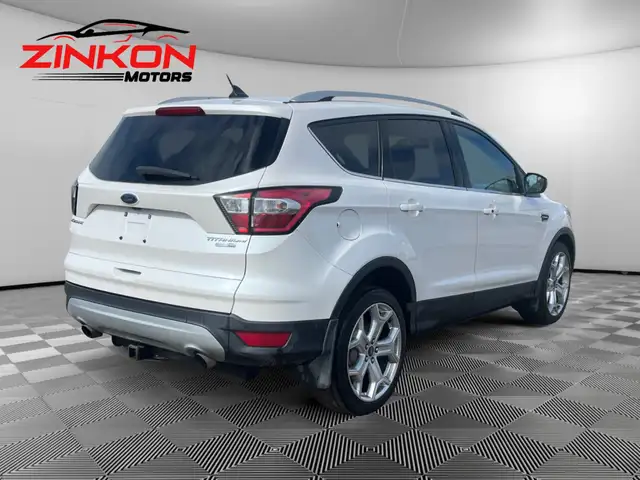 2018 Ford Escape TITANIUM | 4WD | 2.0L | CLEAN CARFAX | PANO ROO - Photo 5