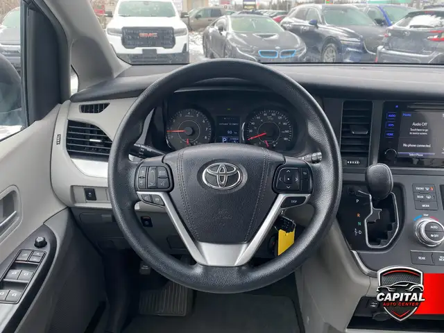 2017 Toyota Sienna LE - Photo 6