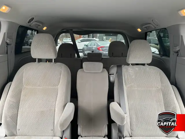 2017 Toyota Sienna LE - Photo 11