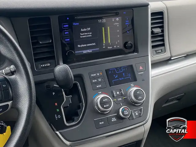 2017 Toyota Sienna LE - Photo 12