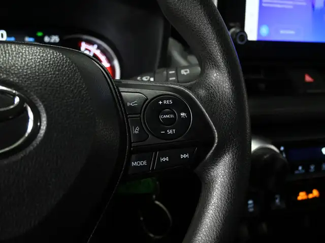 2024 Toyota RAV4 LE No Accident Radar Cruise Lane Assist Blind S - Photo 16