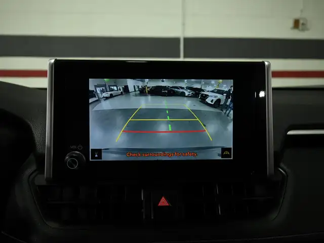 2024 Toyota RAV4 LE No Accident Radar Cruise Lane Assist Blind S - Photo 18