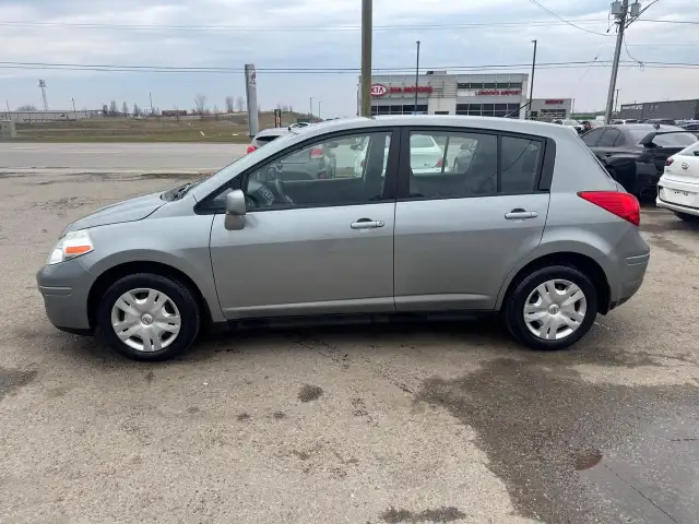 2011 Nissan Versa 1.8 S, AUTOMATIC, NOT CVT, 163KMS, CERTIFIED - Photo 2