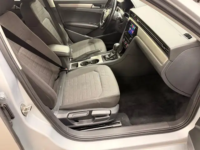 2020 Volkswagen Passat Comfortline New Tires Camera CLEAN CARFAX - Photo 22