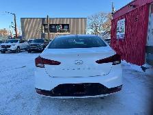 2020 Hyundai Elantra Limited - Photo 18