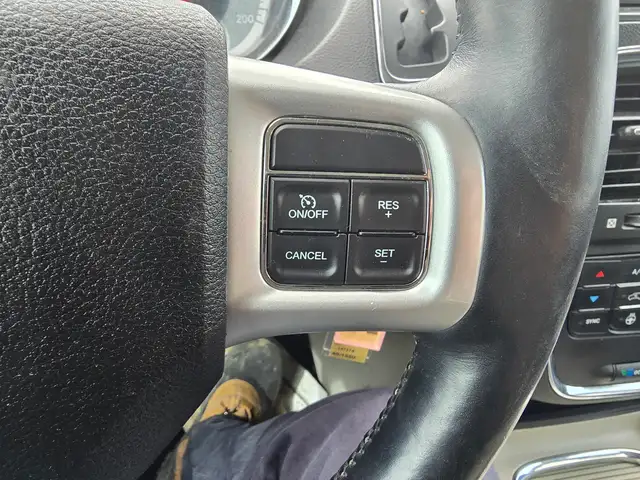 2016 Dodge Grand Caravan Crew - Photo 28
