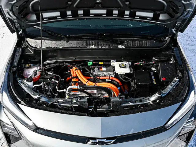 2027 Chevrolet Bolt RS - Photo 9