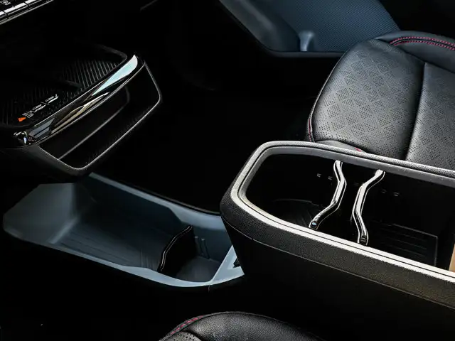 2027 Chevrolet Bolt RS - Photo 26