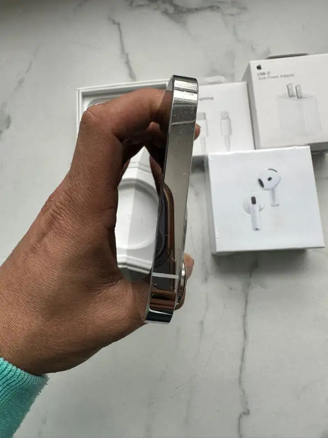 iPhone 13 Pro Max 128GB AirPods & Fast Charger - Photo 6