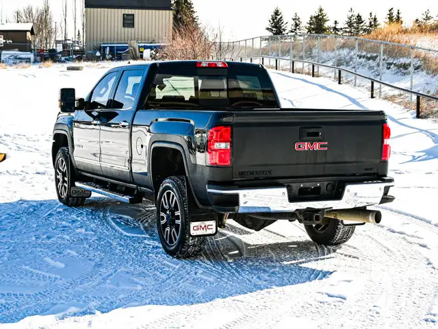 2019 GMC Sierra 2500HD SLT 6.6L - Photo 11
