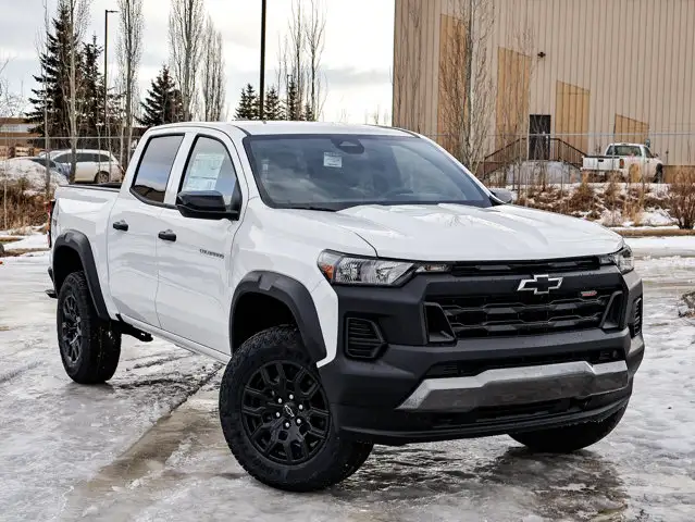 2026 Chevrolet Colorado 4WD Trail Boss - Photo 2