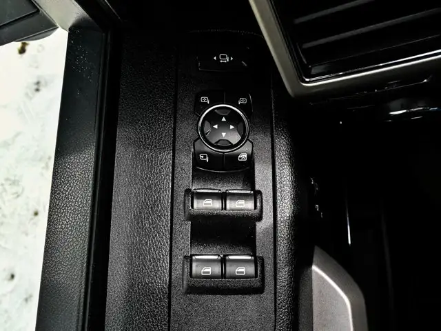 2021 Ford Super Duty F-350 SRW LARIAT Tremor Off-Road 7.3L - Photo 18