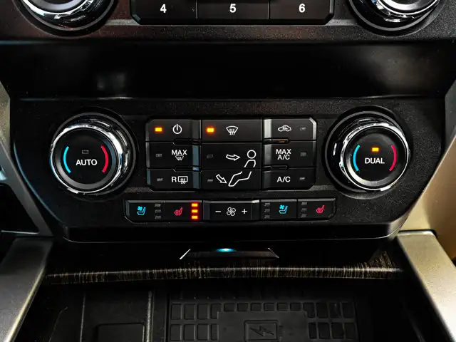 2021 Ford Super Duty F-350 SRW LARIAT Tremor Off-Road 7.3L - Photo 28