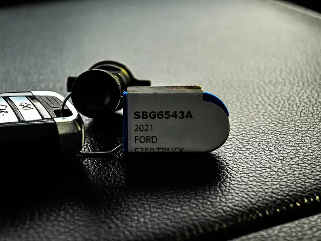 2021 Ford Super Duty F-350 SRW LARIAT Tremor Off-Road 7.3L - Photo 36