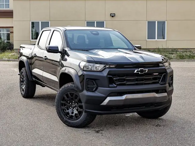 2026 Chevrolet Colorado 4WD Trail Boss - Photo 2