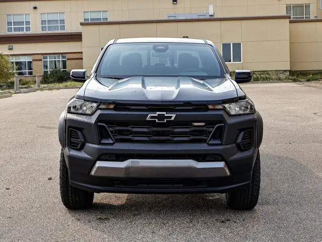 2026 Chevrolet Colorado 4WD Trail Boss - Photo 3