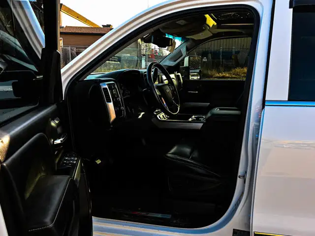 2018 Chevrolet Silverado 1500 LTZ 6.2L - Photo 17