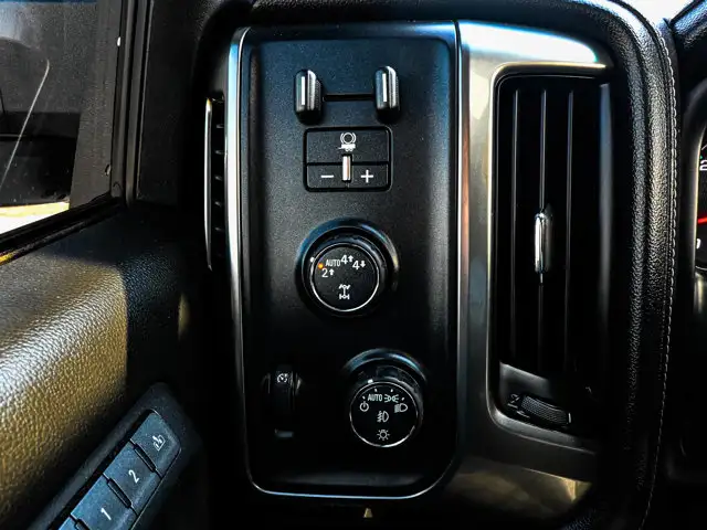 2018 Chevrolet Silverado 1500 LTZ 6.2L - Photo 19