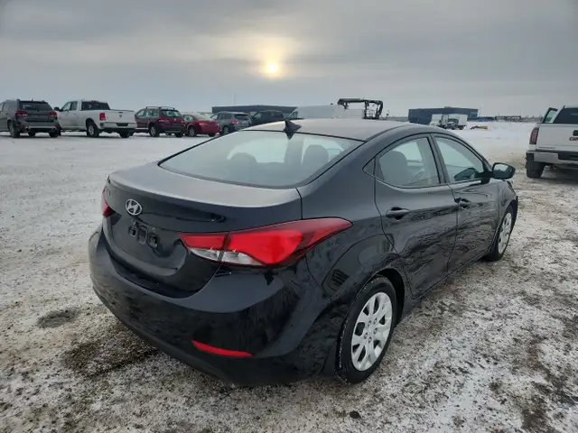2015 Hyundai Elantra - Photo 4