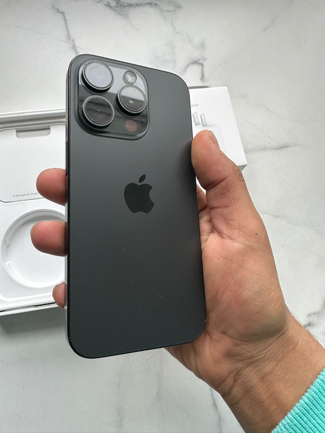 iPhone 15 Pro 128gb 80% batteryAirpods/Fast Charger/Delivery - Photo 2
