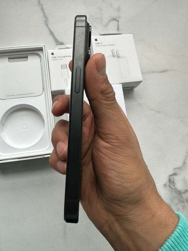 iPhone 15 Pro 128gb 80% batteryAirpods/Fast Charger/Delivery - Photo 4
