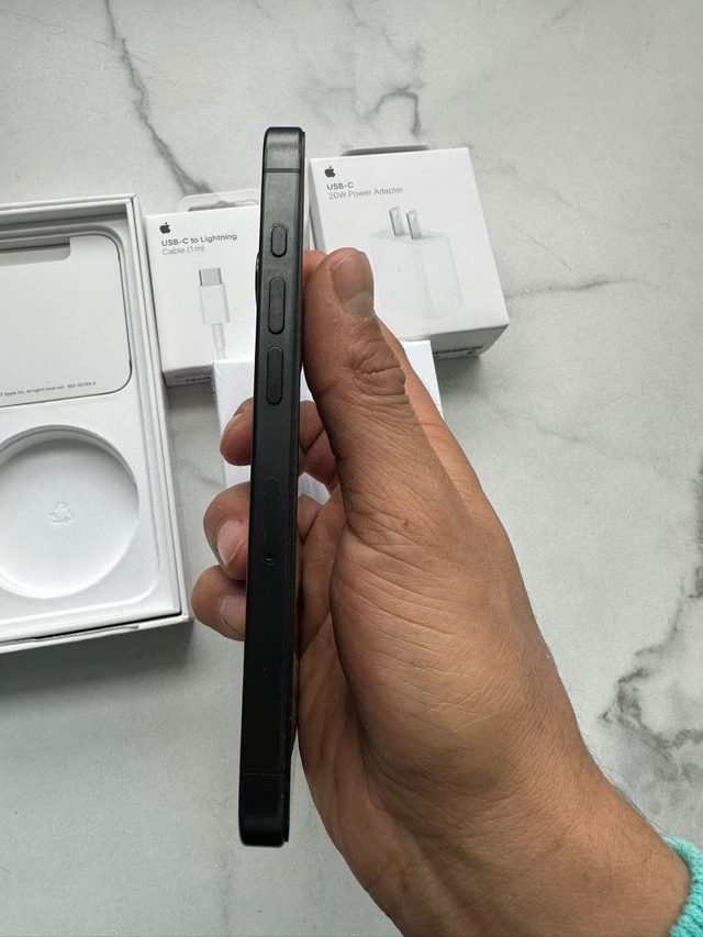 iPhone 15 Pro 128gb 80% batteryAirpods/Fast Charger/Delivery - Photo 5