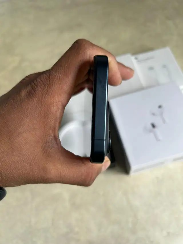 iPhone 15 Pro 128gb 89% batt Airpods/Fast Charger/Delivery - Photo 3