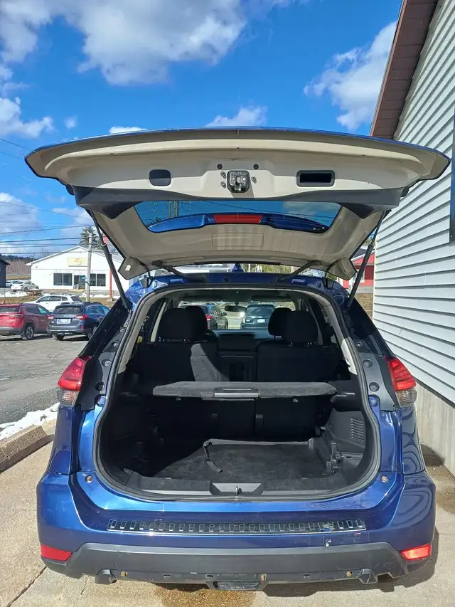 2017 Nissan Rogue SV AWD - Photo 5