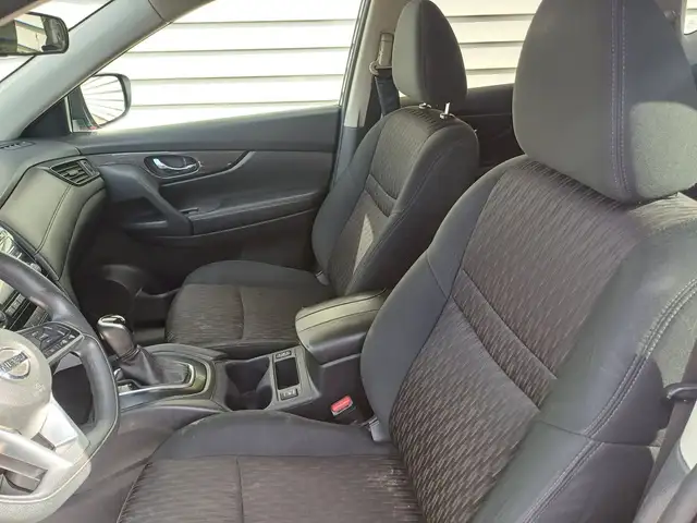 2017 Nissan Rogue SV AWD - Photo 8