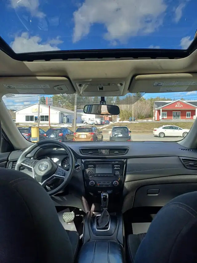 2017 Nissan Rogue SV AWD - Photo 9