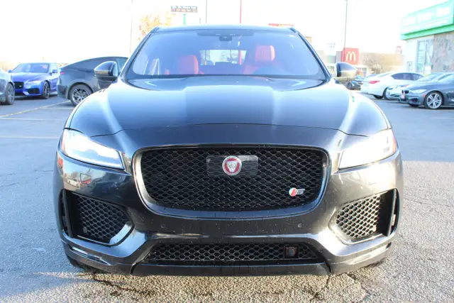 2020 Jaguar F-Pace - Photo 2