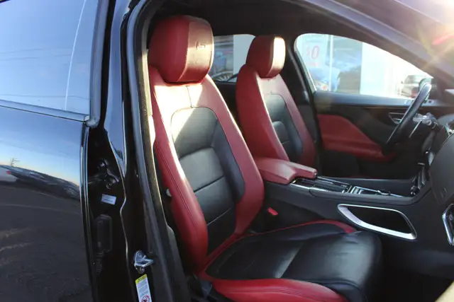 2020 Jaguar F-Pace - Photo 15