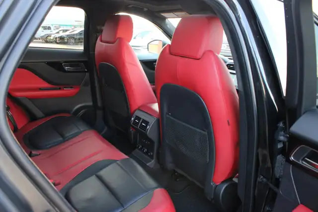 2020 Jaguar F-Pace - Photo 17
