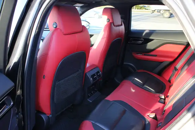 2020 Jaguar F-Pace - Photo 18