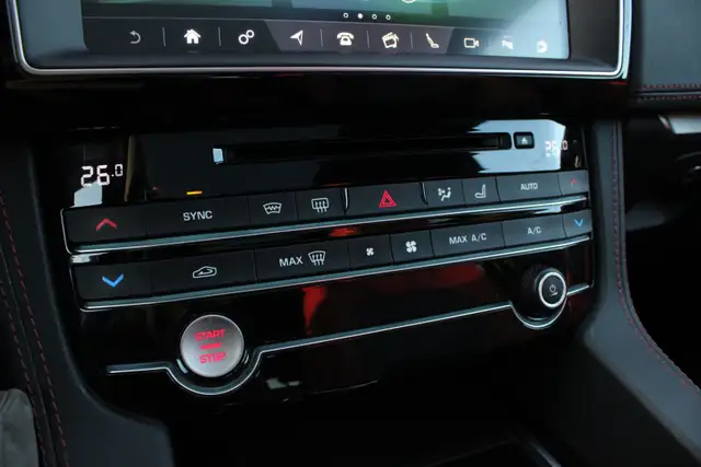 2020 Jaguar F-Pace - Photo 26