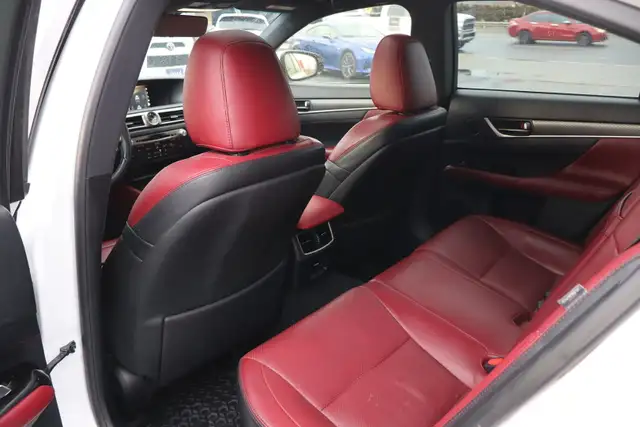 2017 Lexus GS - Photo 24