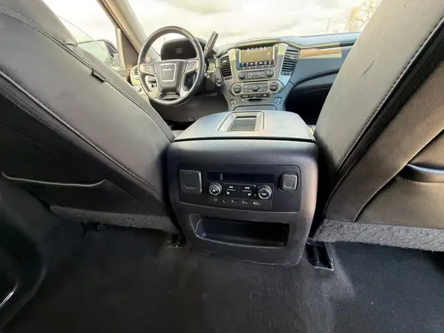 2018 GMC Yukon XL 4WD 4dr Denali - Photo 13