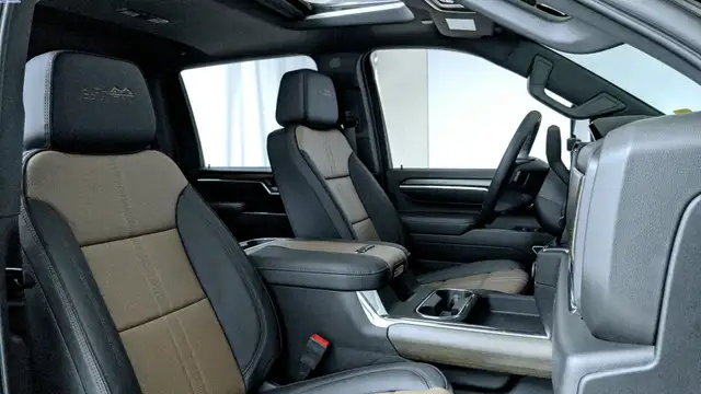 2025 Chevrolet Silverado 3500HD High Country - Photo 33