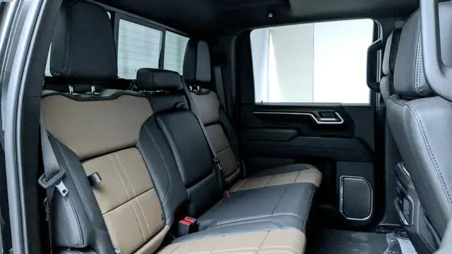 2025 Chevrolet Silverado 3500HD High Country - Photo 34